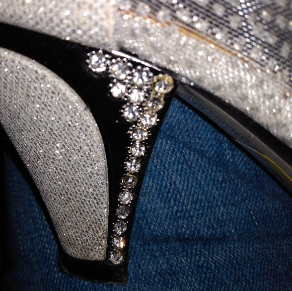 Pierre Dumas peep toe Silver Heels. 7M - Picture 5 of 5